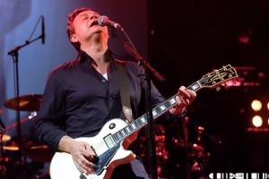 James Dean Bradfield leading the charge